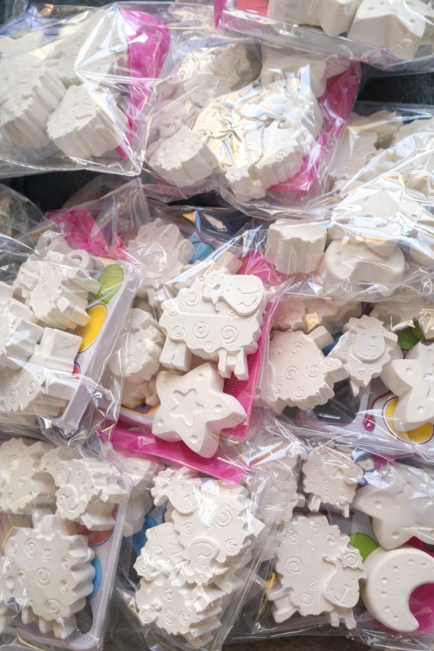 توزيعات عيد الأضحى , متعددة الالوان , صغيرة الحجم , قطعة توزيعات عيد الأضحى , متعددة الالوان , صغيرة الحجم , قطعة